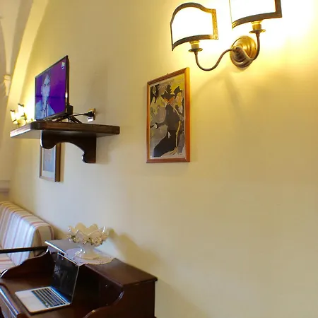 فندق مبيت وإفطار Palazzo Senape De Pace 2*