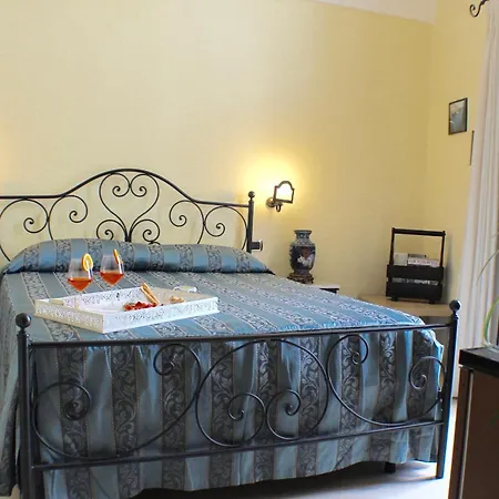 فندق مبيت وإفطار Palazzo Senape De Pace 2*