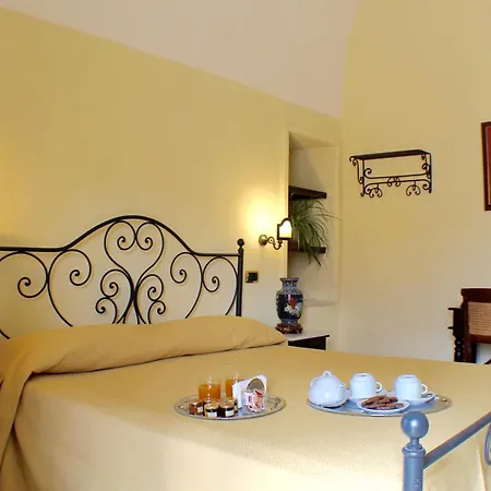 Palazzo Senape De Pace Bed and Breakfast