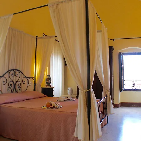 Palazzo Senape De Pace فندق مبيت وإفطار 2*