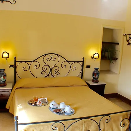 فندق مبيت وإفطار Palazzo Senape De Pace 2*