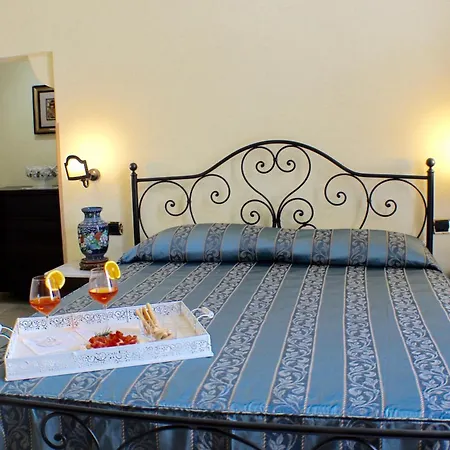 Palazzo Senape De Pace فندق مبيت وإفطار 2*