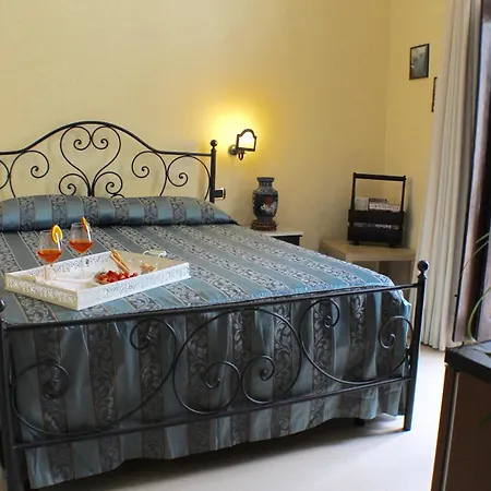 Palazzo Senape De Pace فندق مبيت وإفطار