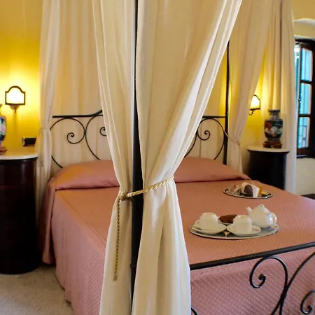Palazzo Senape De Pace Bed and Breakfast 3*