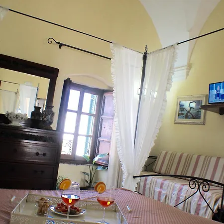 فندق مبيت وإفطار Palazzo Senape De Pace 2*