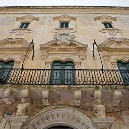 Palazzo Senape De Pace 2*