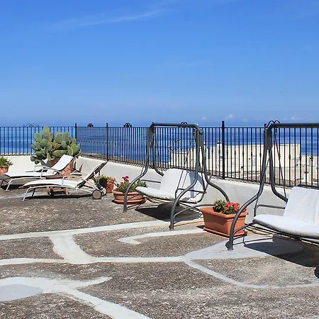 Palazzo Senape De Pace فندق مبيت وإفطار غالّيبولي